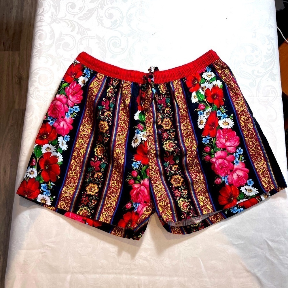 Women’s Floral Pattern Elastic Waist Shorts - Black/Multi